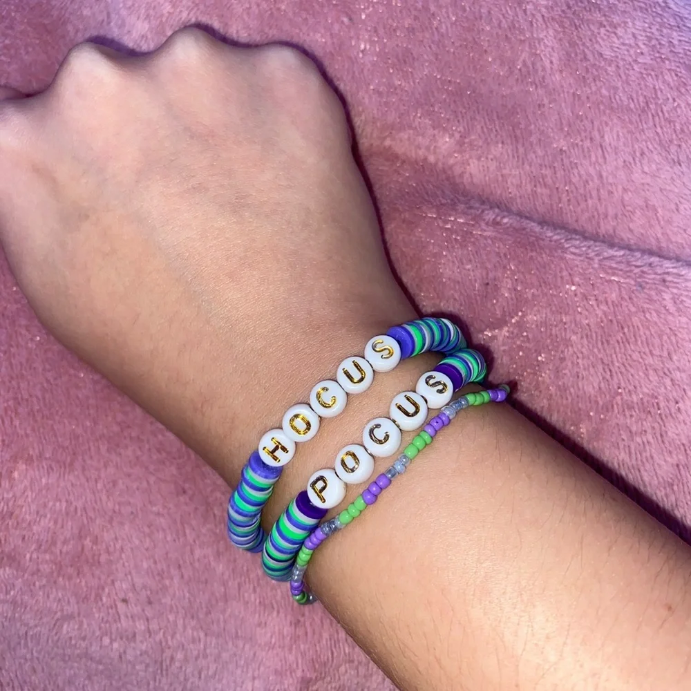3 for 12$ 🌸 Hocus Pocus themed bracelet stack - Picture 6 of 9
